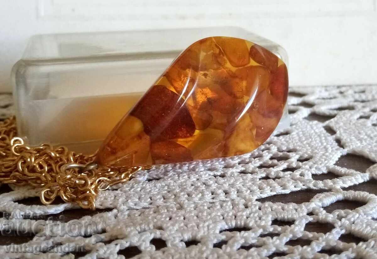 Стар гердан, колие, медальон, кехлибар с цена € 0.01 | 0.02 лв. Стар гердан, колие, медальон, кехлибар с цена € 0.01 | 0.02 лв.