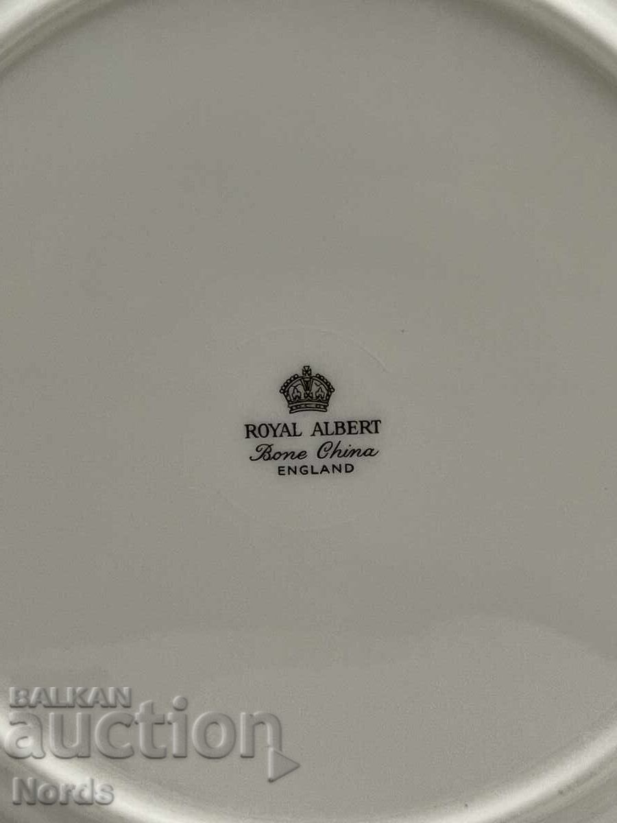 Παράδοση Royal Albert πιάτα για κυρίως γεύμα