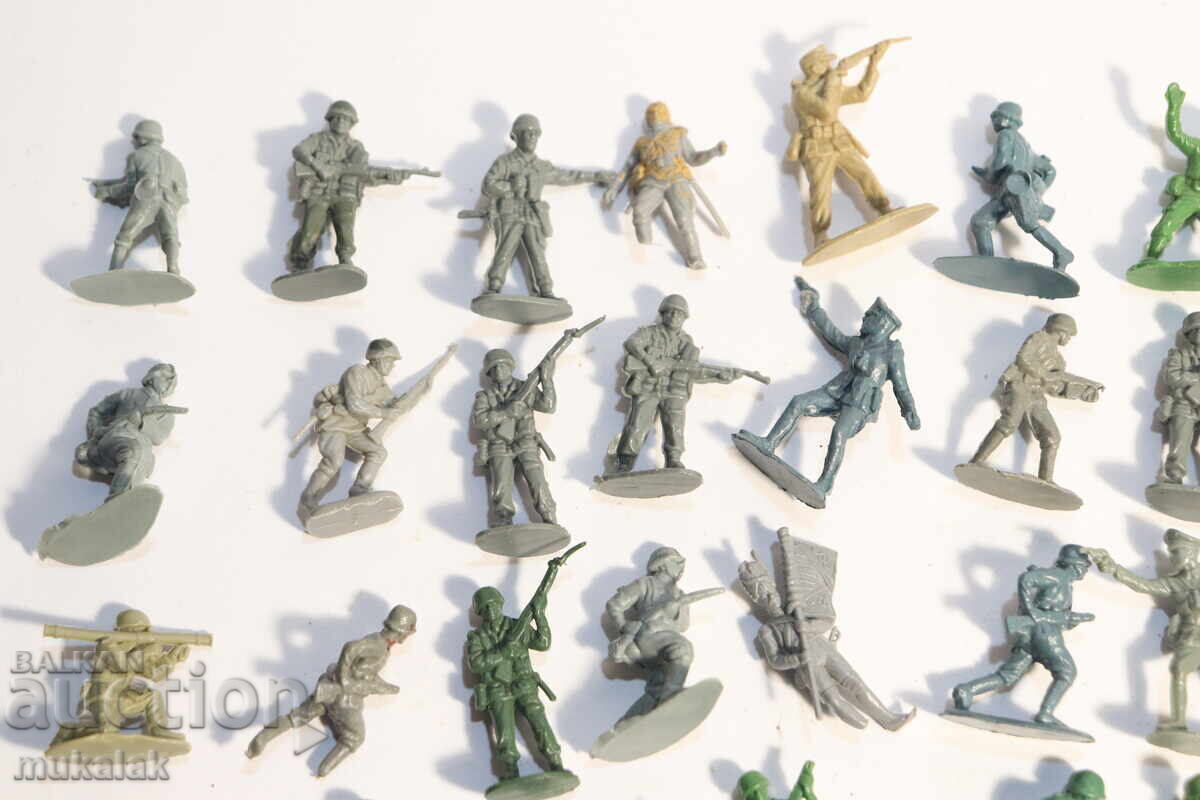 1/87 ?? H0 ?? FIGURINE DE SOLDATI 76 BUC cu preț € 15.00 | 29.34 BGN