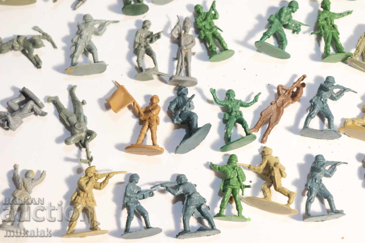 Licitație 1/87 ?? H0 ?? FIGURINE DE SOLDATI 76 BUC