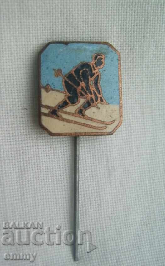 Regatul Bulgariei, insignă veche, semn - schiuri, schior. Email cu preț € 15.20 | 29.73 BGN