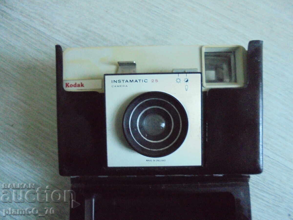 №8430 Retro/Vintage Camera - Kodak Instamatic 25