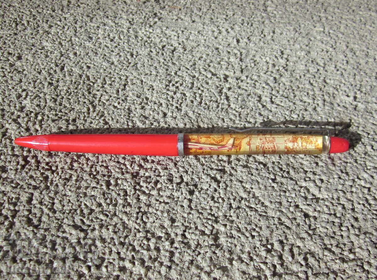 Stilou plutitor în jurul Parisului cu avionul