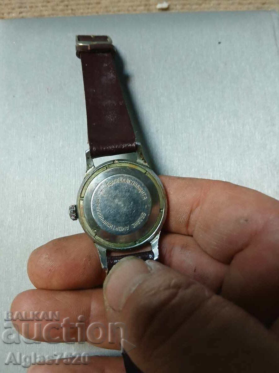 Ρωσικό ρολόι "Κίροφ Σπορτίβνι"- λειτουργεί με τιμή € 30.00 | 58.67 BGN Ρωσικό ρολόι "Κίροφ Σπορτίβνι"- λειτουργεί με τιμή € 30.00 | 58.67 BGN