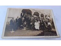 Снимка Банкя Мъже жени и момче пред санаториум 1935