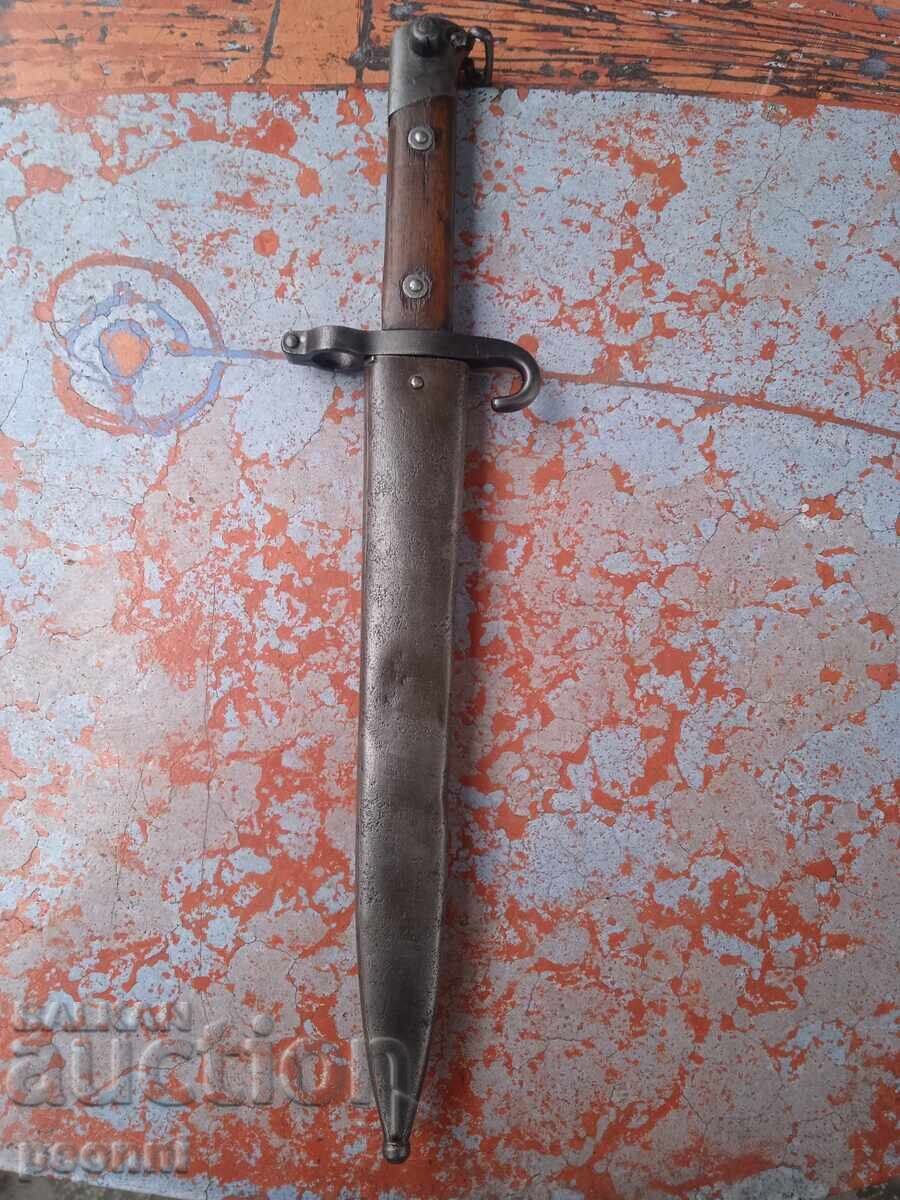 Șic ofițeresc M-88 cu leu bulgar