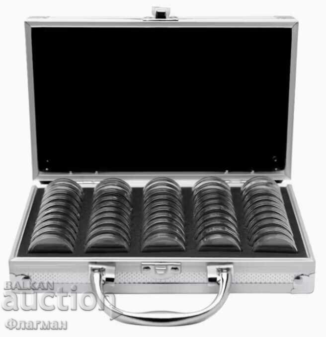 Аукцион Алуминиев куфар за монети, размер 20,7 см./13 см./5 см. Аукцион Алуминиев куфар за монети, размер 20,7 см./13 см./5 см.