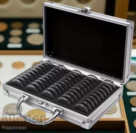 Алуминиев куфар за монети, размер 20,7 см./13 см./5 см. Алуминиев куфар за монети, размер 20,7 см./13 см./5 см.