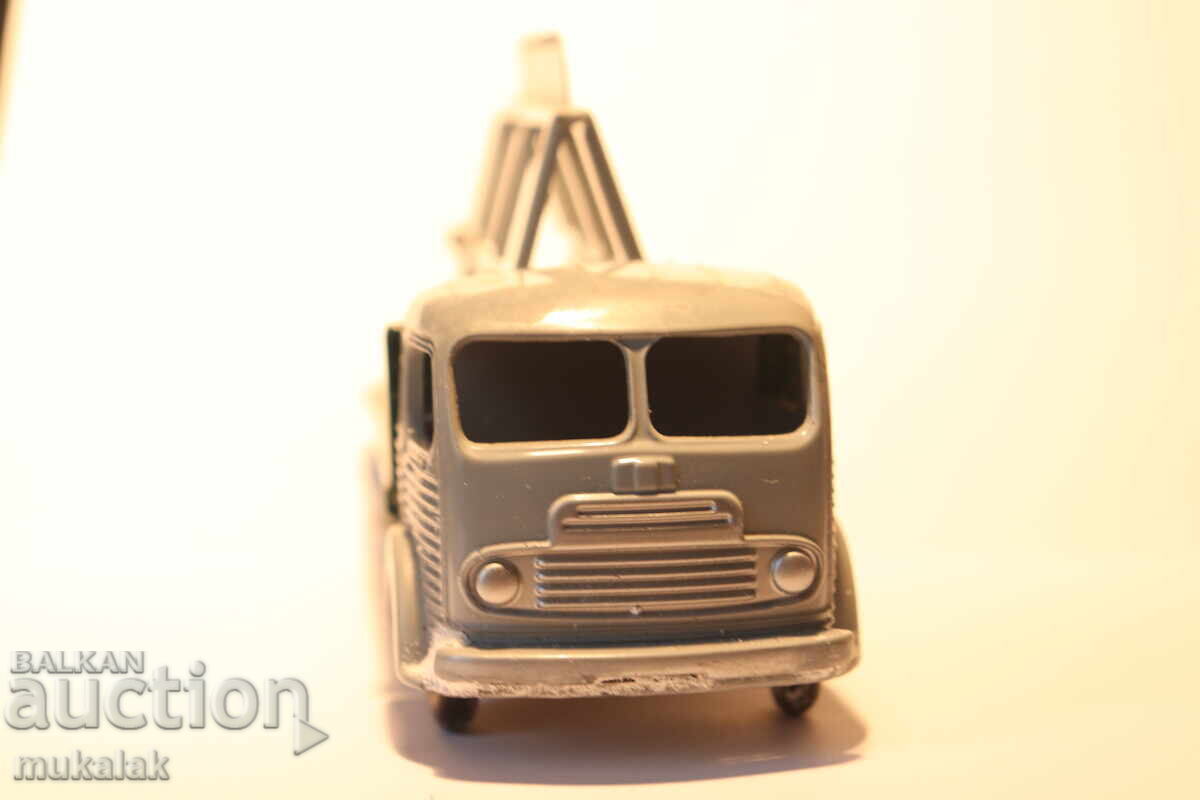Auction  DINKY TOYS SIMCA CARGO TRUCK MODEL