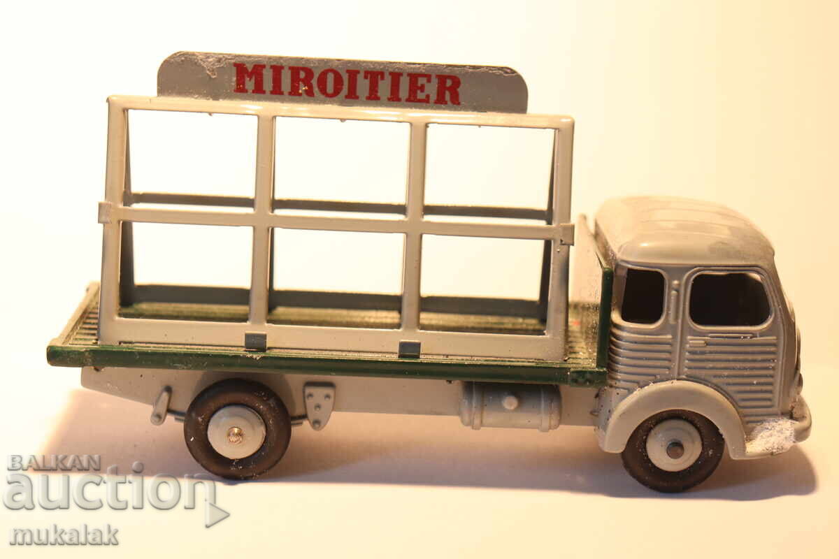 Delivery of DINKY TOYS SIMCA CARGO TRUCK MODEL
