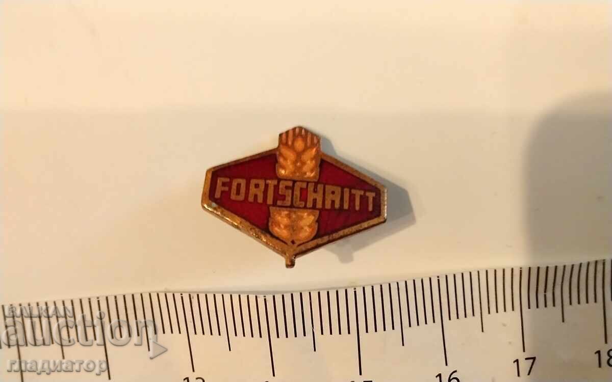 Insigna metalică emailată combină tractor FORTSCHRITT Germania cu preț € 1.30 | 2.54 BGN