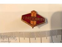 Insigna metalică emailată combină tractor FORTSCHRITT Germania