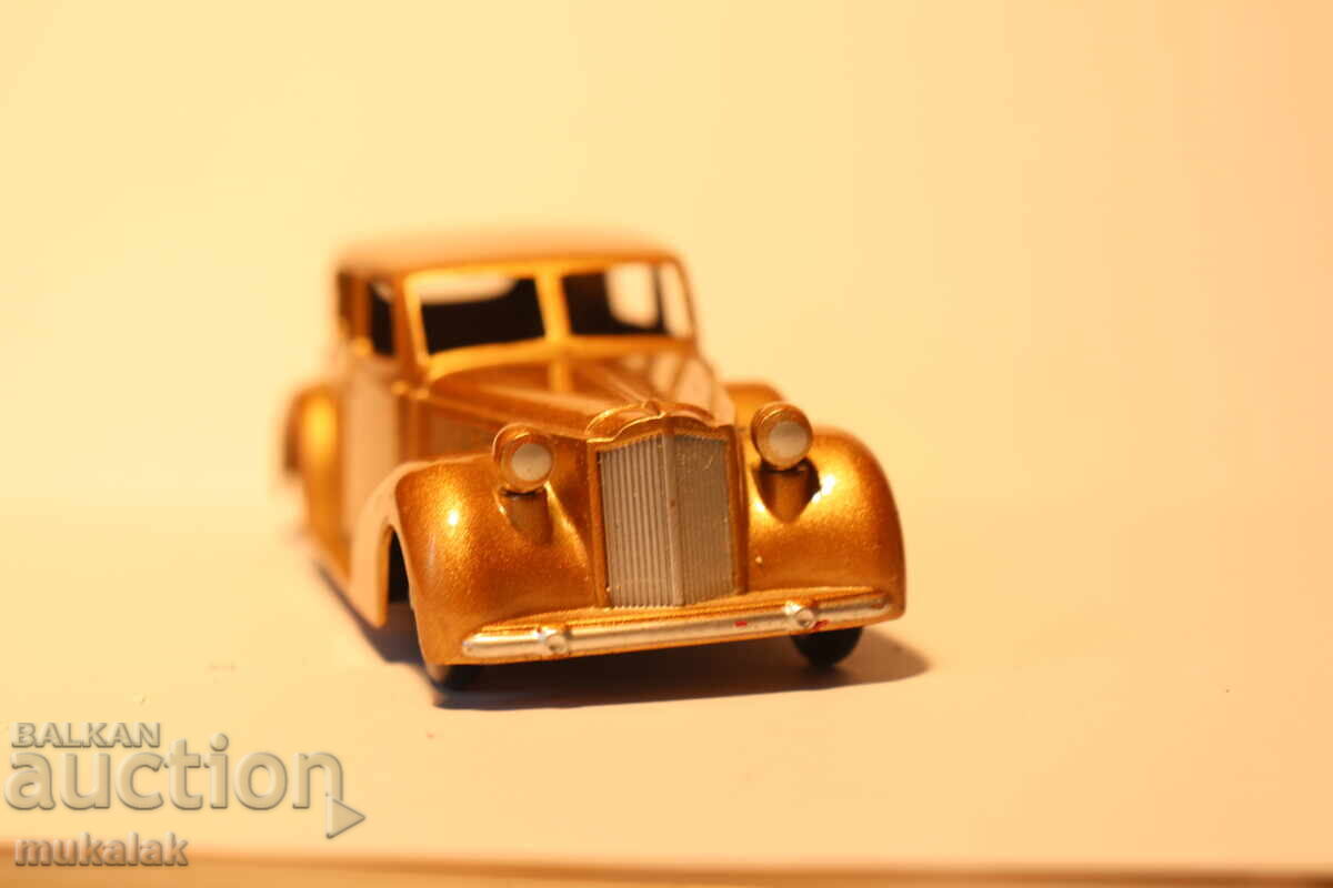 Delivery of DINKY TOYS PACKARD CAR MODEL