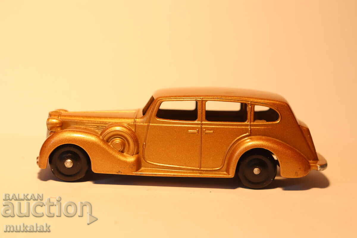 DINKY TOYS PACKARD CAR MODEL