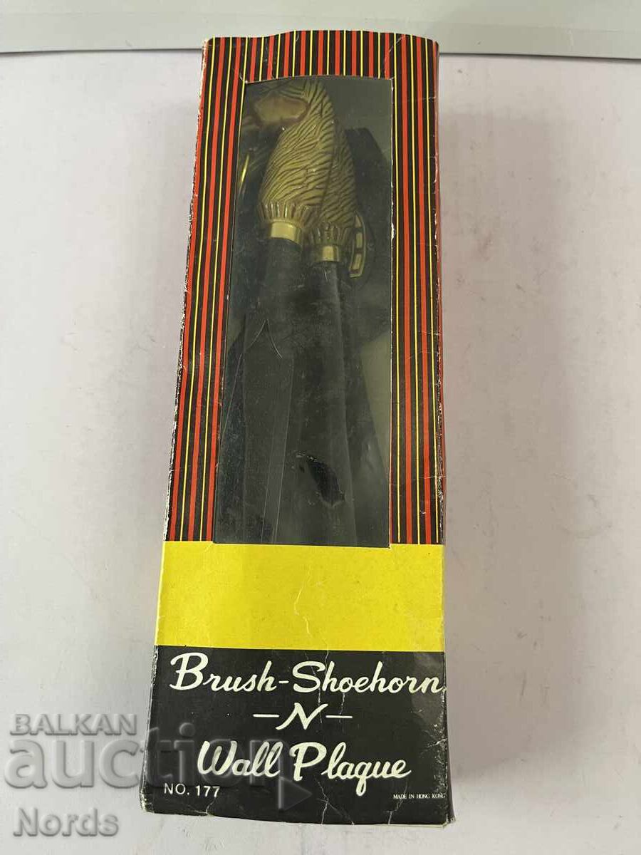 Комплект обувалка и четка с цена € 0.01 | 0.02 лв. Комплект обувалка и четка с цена € 0.01 | 0.02 лв.