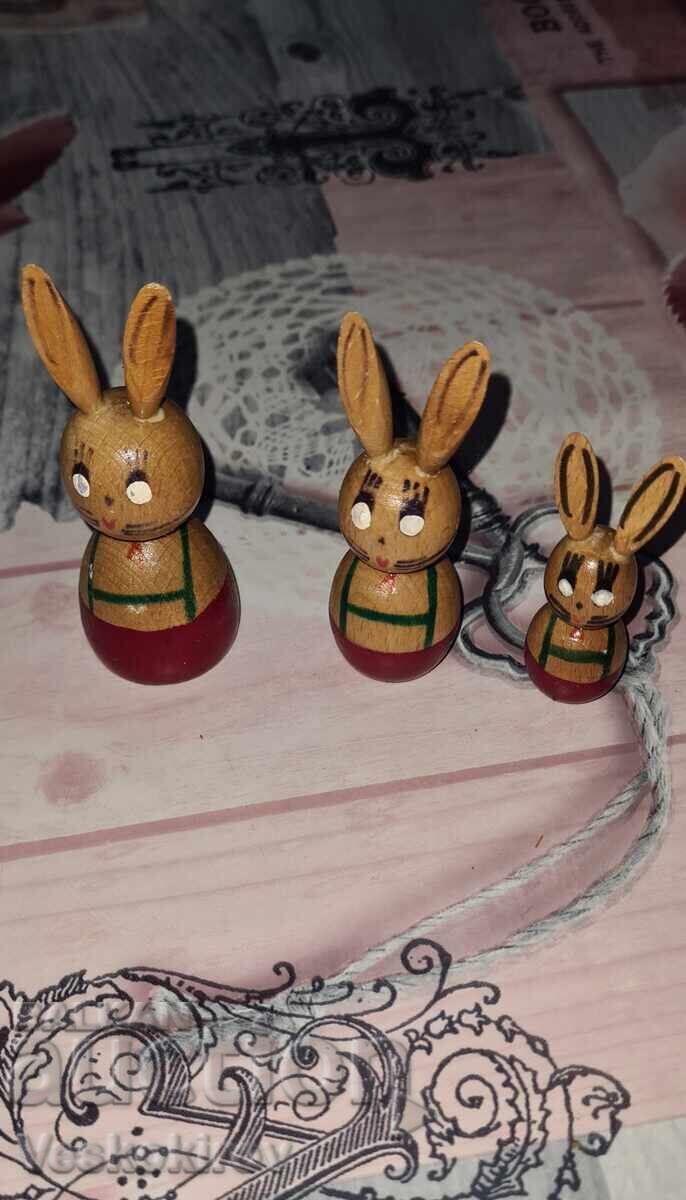 FAMILIA IEPURASILOR Figurine din lemn "decorative" din perioada socialistă