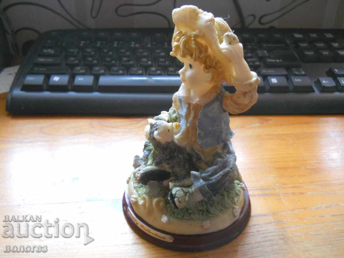 Auction Boy with Dog Figurine from the "Pretty Collection" Series Auction Boy with Dog Figurine from the "Pretty Collection" Series