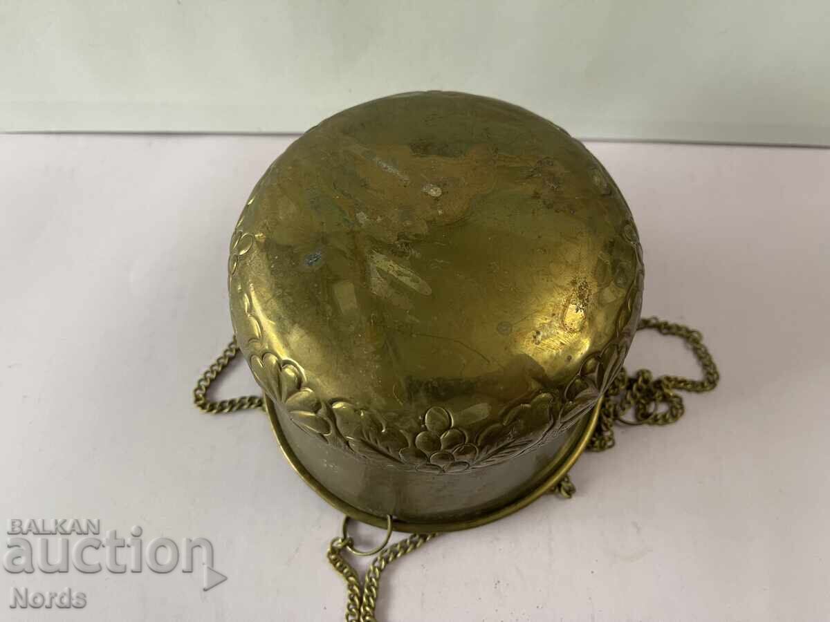 Παράδοση Μεταλλική κρεμαστή γλάστρα