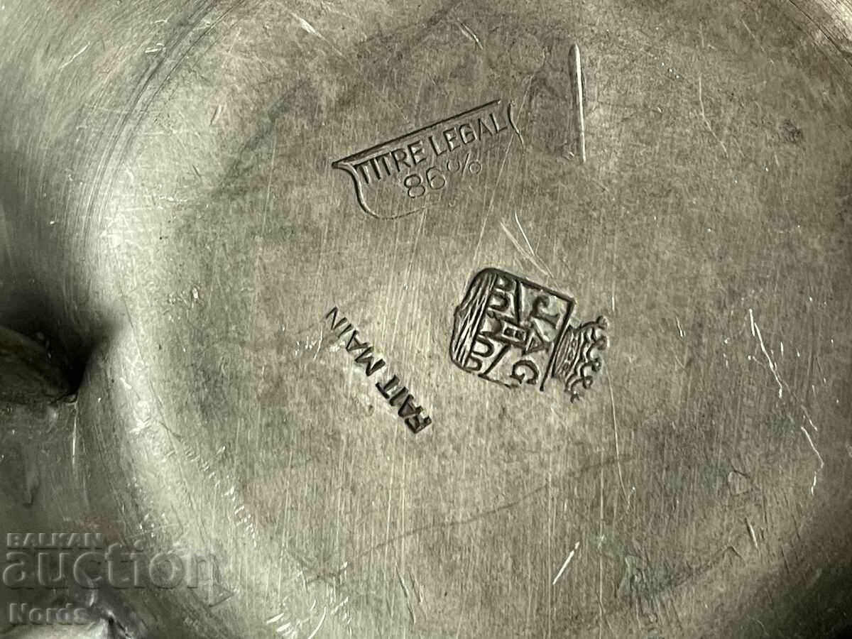 Livrarea Tigăiță metalică cu mâner de lemn Livrarea Tigăiță metalică cu mâner de lemn