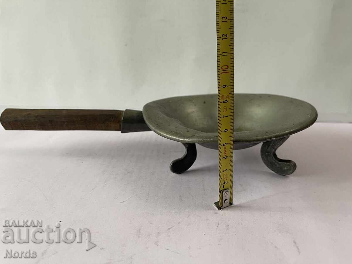 Tigăiță metalică cu mâner de lemn - 6 Tigăiță metalică cu mâner de lemn - 6