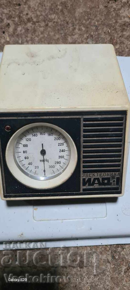 Aparat retro pentru tensiune arterială