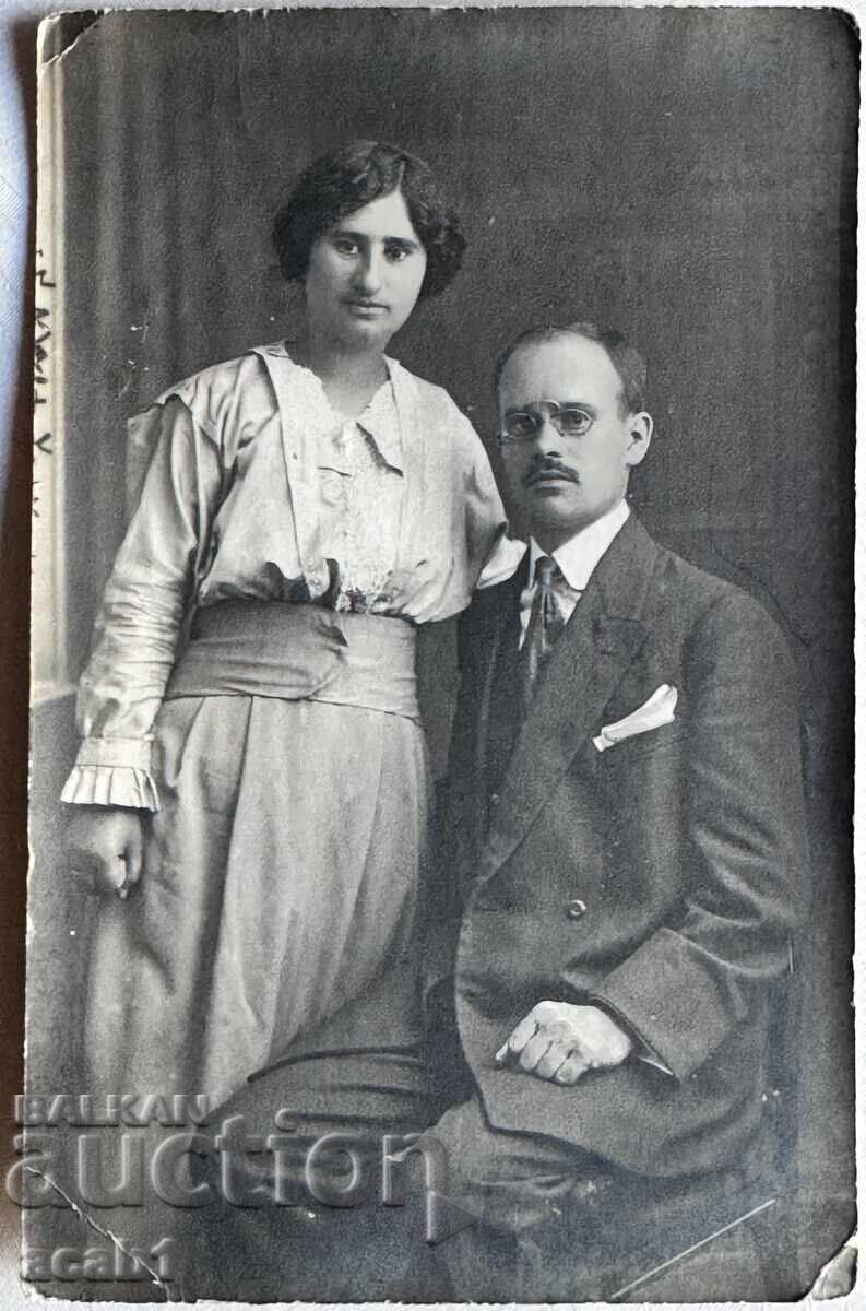 Студийна фотография до Учителя