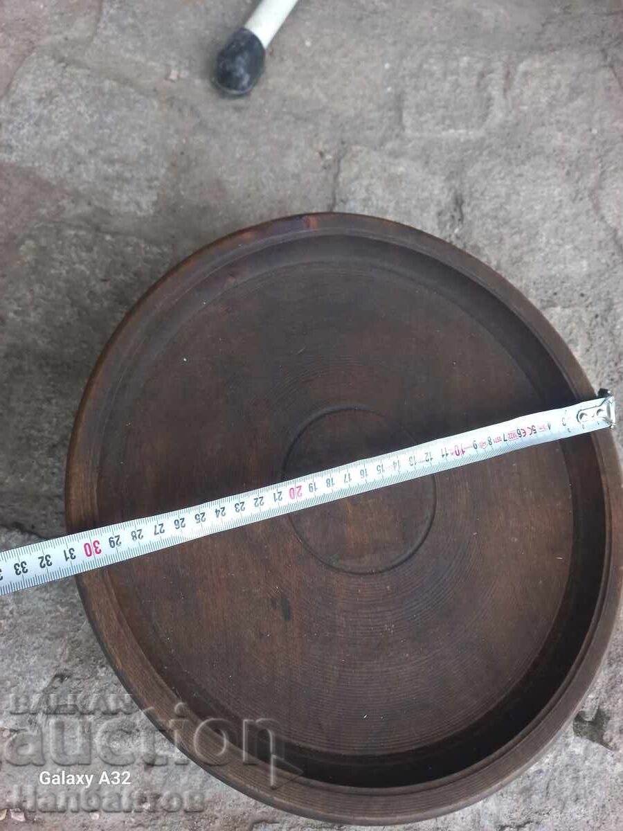 Măsuță veche din lemn, Albastră, Paralia cu preț € 80.00 | 156.47 BGN