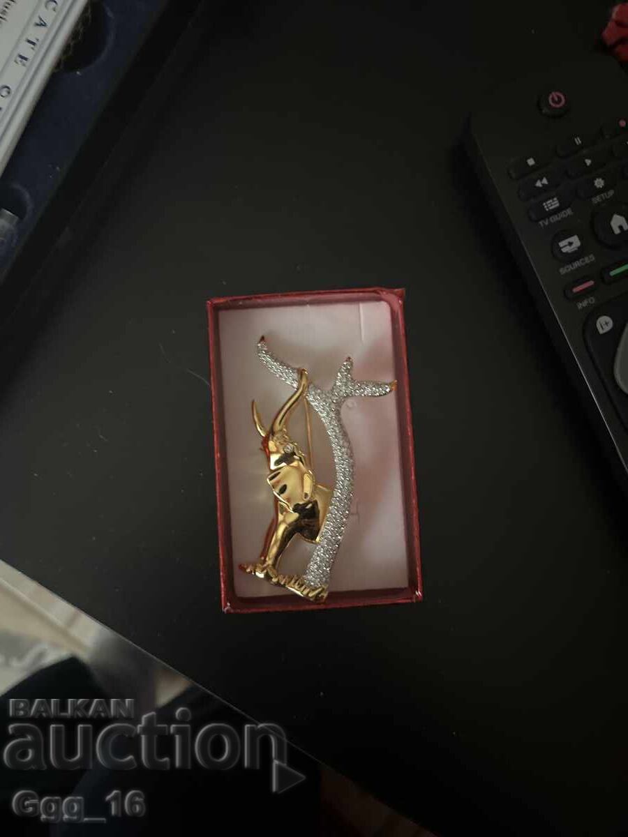 Брошка Swarovski от колекцията SCS 1990, позлатена 18 K Брошка Swarovski от колекцията SCS 1990, позлатена 18 K