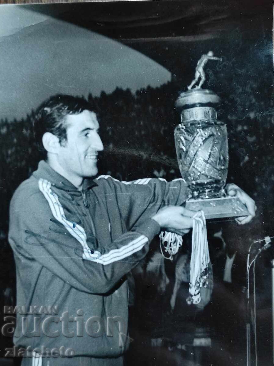 Снимка на Димитър Пенев с АВТОГРАФ. 1971 с цена € 100.00 | 195.58 лв.