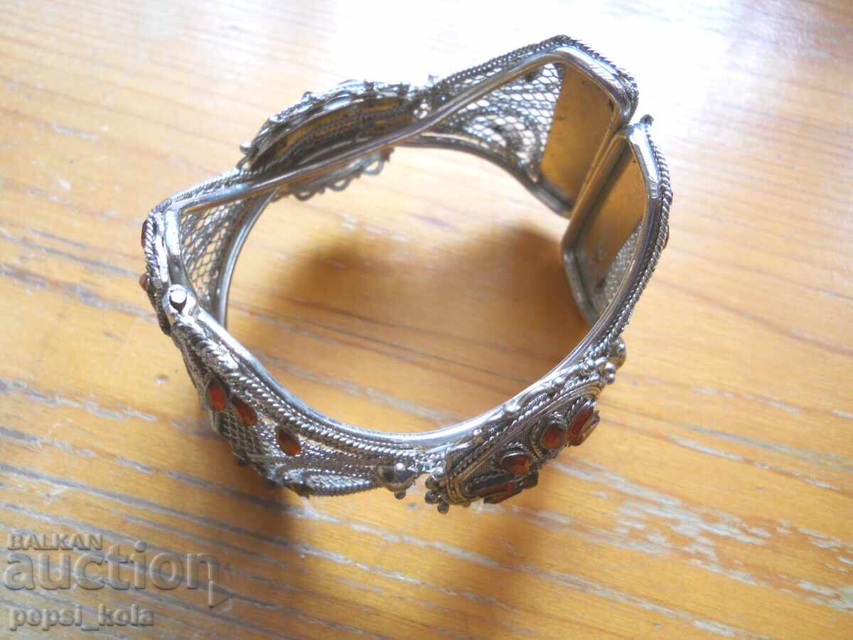 Livrarea Brățară veche metalică filigranată Livrarea Brățară veche metalică filigranată
