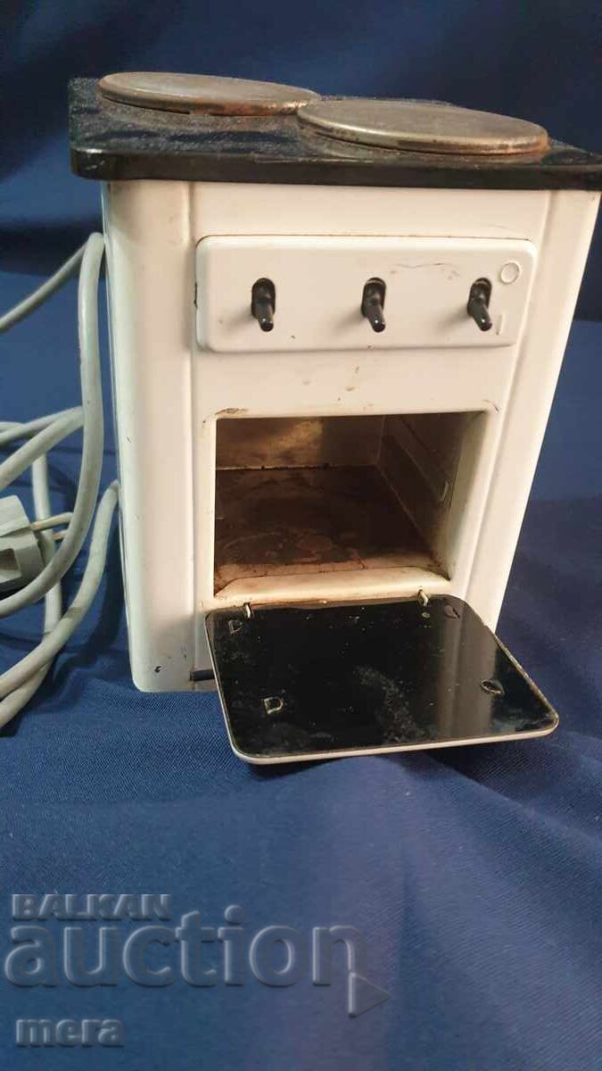 Auction  Antique miniature advertising model of an electric stove