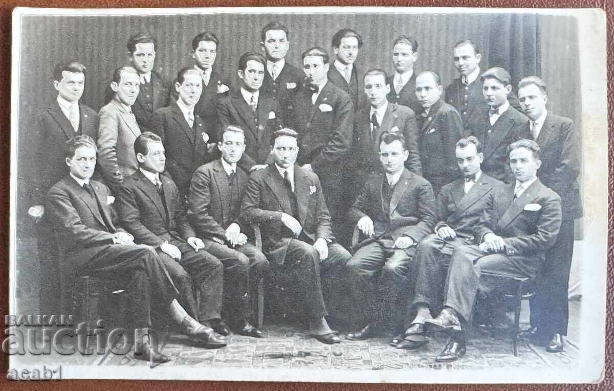 Reading club trustees after the Assembly of 1942 Reading club trustees after the Assembly of 1942