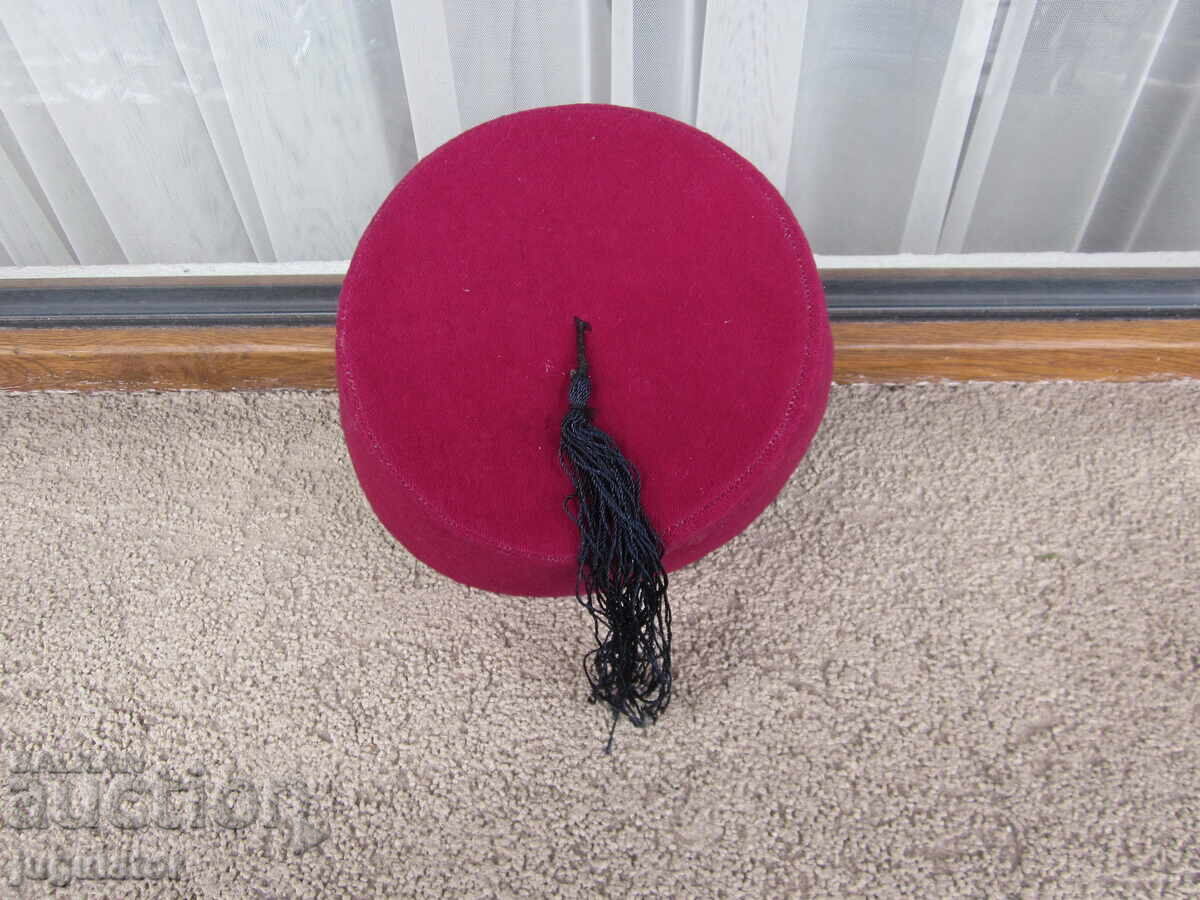 Аукцион автентичен стар мъжки калпак фес за мъжка фолклорна носия Аукцион автентичен стар мъжки калпак фес за мъжка фолклорна носия