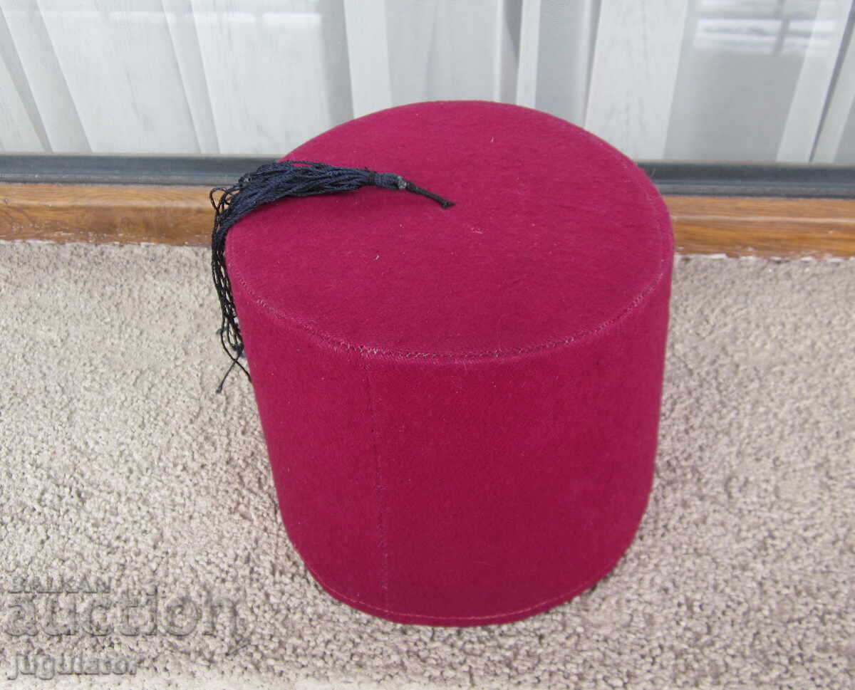 Доставка на автентичен стар мъжки калпак фес за мъжка фолклорна носия Доставка на автентичен стар мъжки калпак фес за мъжка фолклорна носия