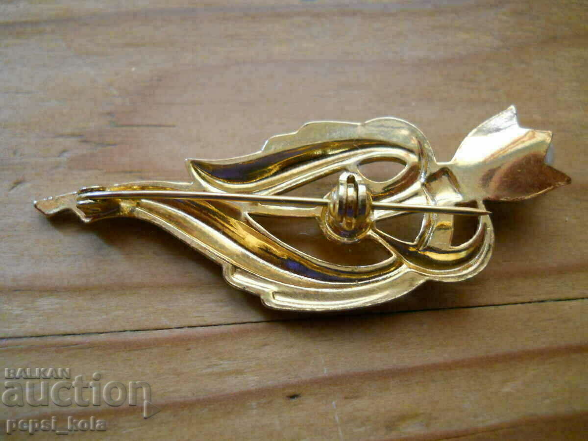 Παλιά επιχρυσωμένη καρφίτσα με μαργαριτάρι με τιμή € 5.00 | 9.78 BGN Παλιά επιχρυσωμένη καρφίτσα με μαργαριτάρι με τιμή € 5.00 | 9.78 BGN