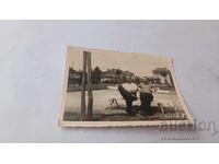 Снимка Пловдивъ Двама мъже седнали на дървена пейка 1939