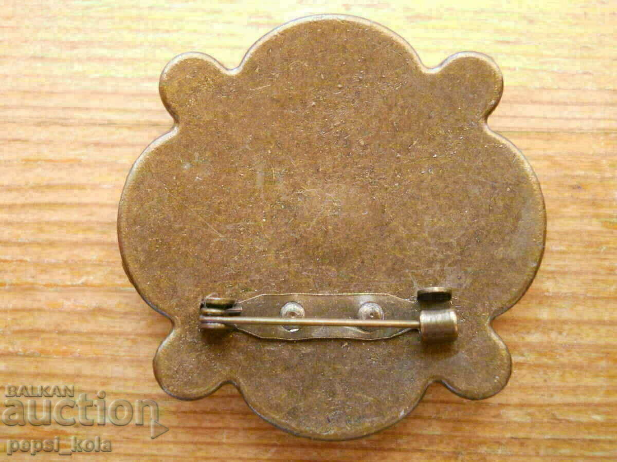 Broșă veche cu preț € 5.50 | 10.76 BGN