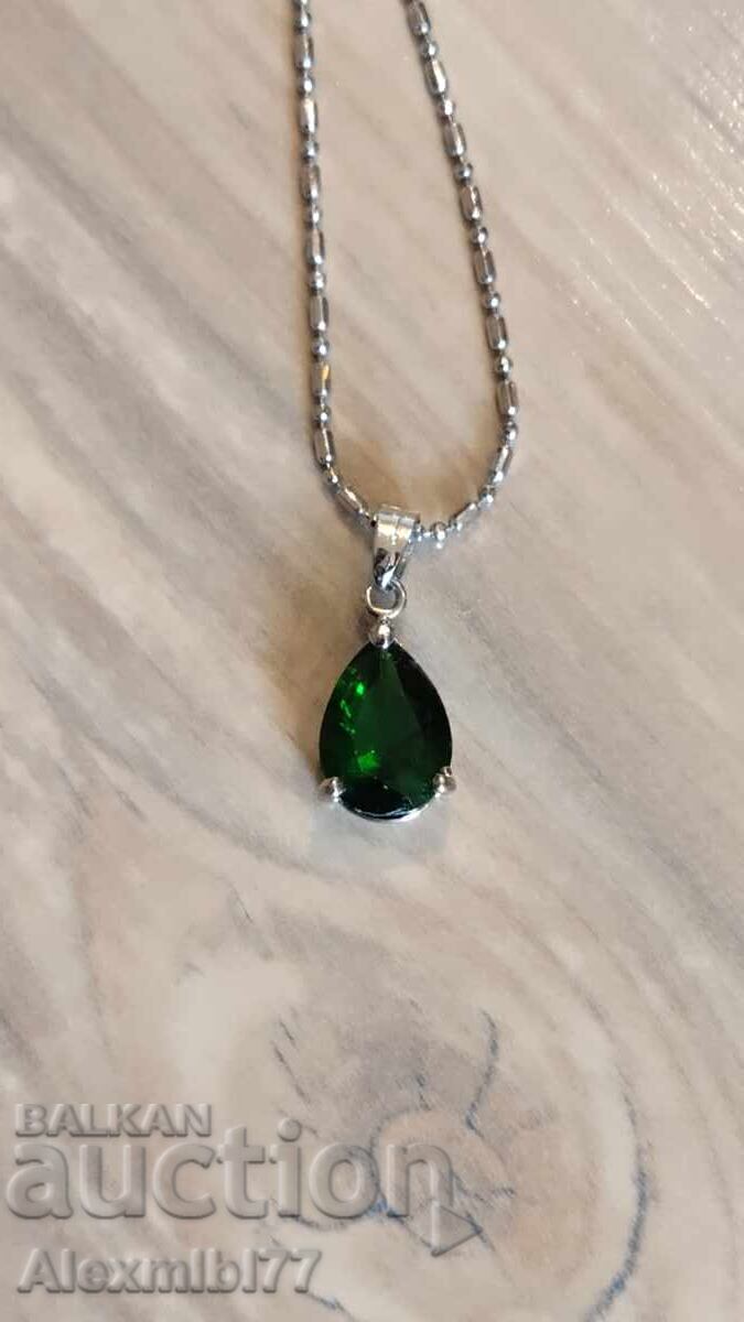 Licitație Set bijuterii, accesorii - Coliere, inele, brelocuri Licitație Set bijuterii, accesorii - Coliere, inele, brelocuri