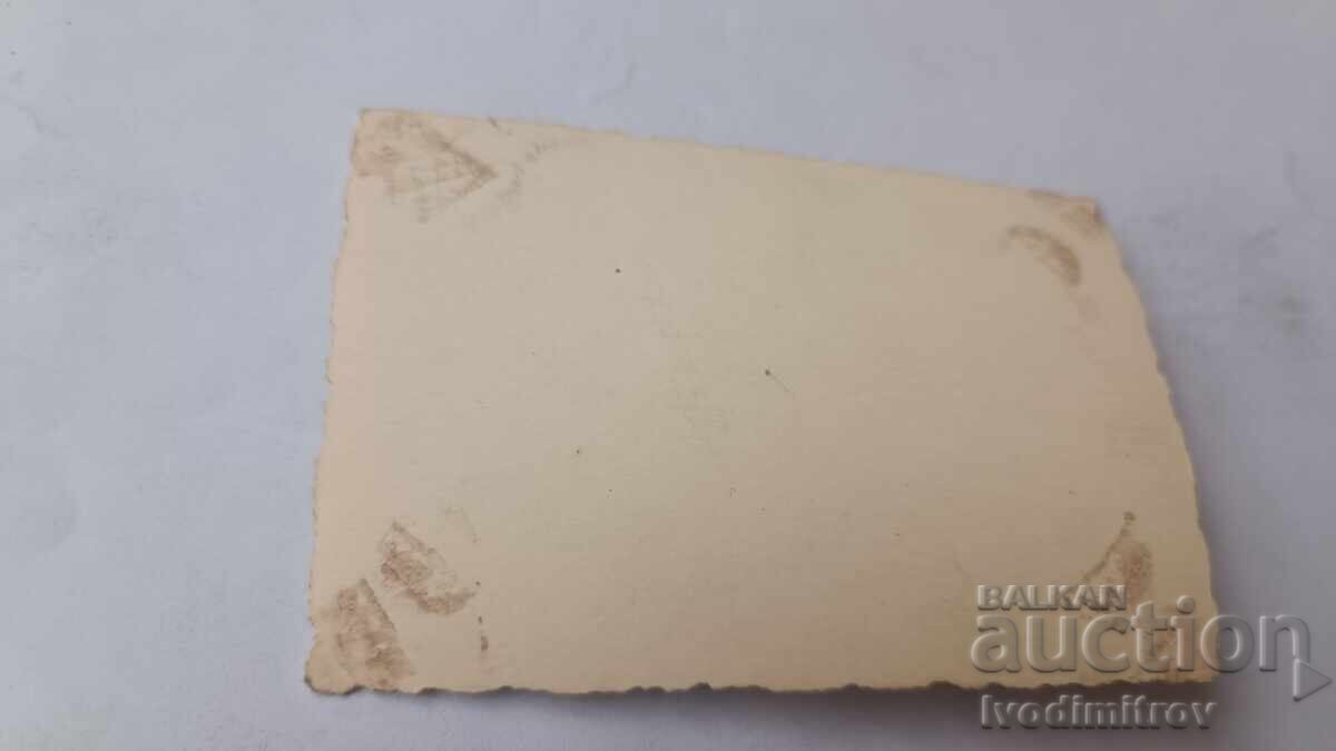 Φωτογραφία Πλόβντιβ Άνδρες και νεαρό κορίτσι στον δρόμο 1940 με τιμή € 1.35 | 2.64 BGN Φωτογραφία Πλόβντιβ Άνδρες και νεαρό κορίτσι στον δρόμο 1940 με τιμή € 1.35 | 2.64 BGN