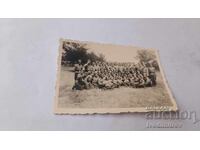 Φωτογραφία Αξιωματικοί και στρατιώτες στο λιβάδι