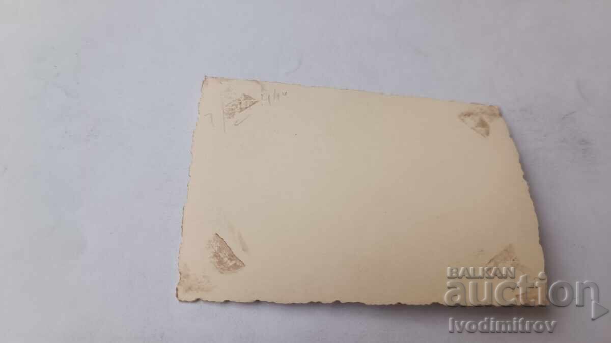 Fotografie Soldat cu pușcă lângă râu 1940 cu preț € 1.35 | 2.64 BGN Fotografie Soldat cu pușcă lângă râu 1940 cu preț € 1.35 | 2.64 BGN