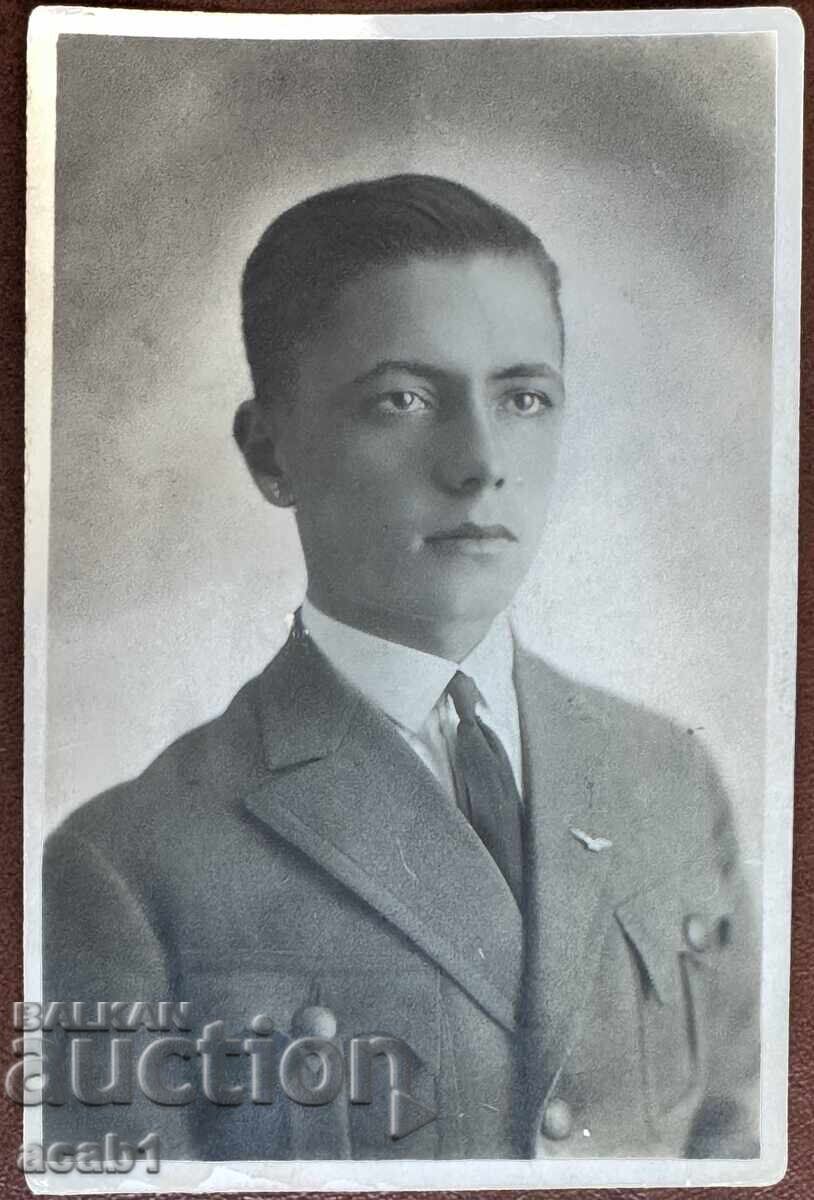 Tânăr în Uniformă pentru Amintire