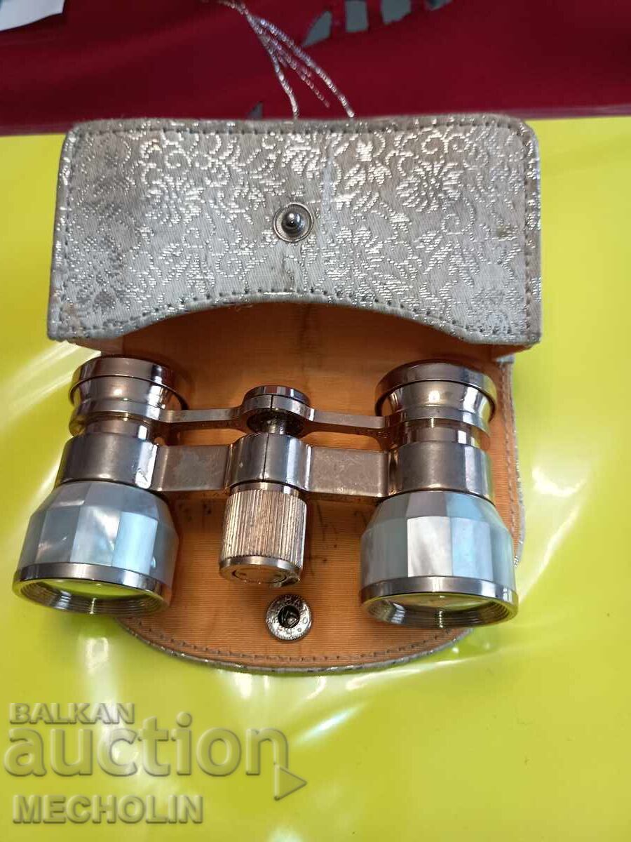 Красив театрален бинокъл седеф с цена € 55.00 | 107.57 лв. Красив театрален бинокъл седеф с цена € 55.00 | 107.57 лв.
