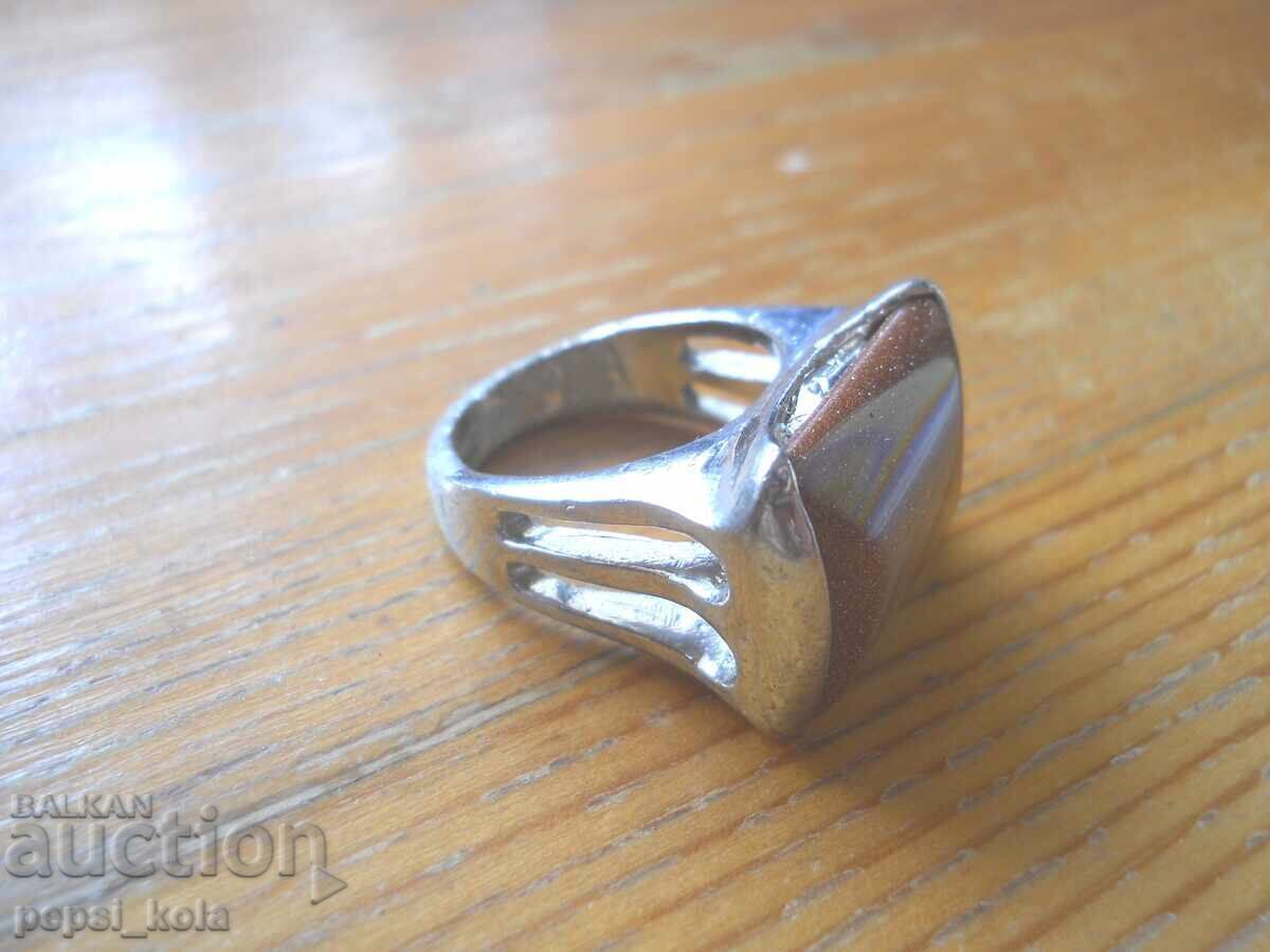 Стар дамски пръстен със слънчев камък с цена € 1.50 | 2.93 лв.