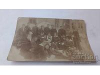 Снимка Видинъ Ученички в двора на училището през зимата 1918