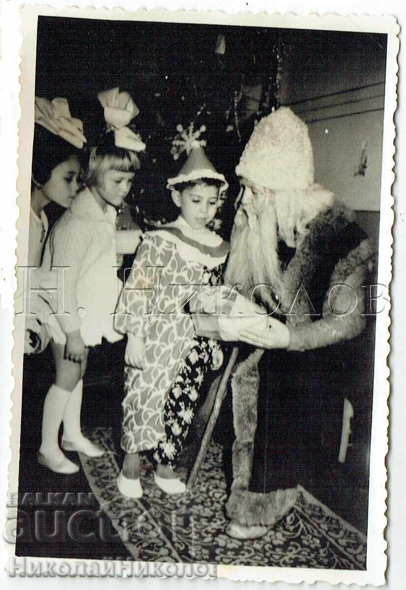 СТАРА СОЦ. СНИМКА ДЯДО МРАЗ ПОДАРЪЦИ ЩЕ ИМА... Е763 СТАРА СОЦ. СНИМКА ДЯДО МРАЗ ПОДАРЪЦИ ЩЕ ИМА... Е763