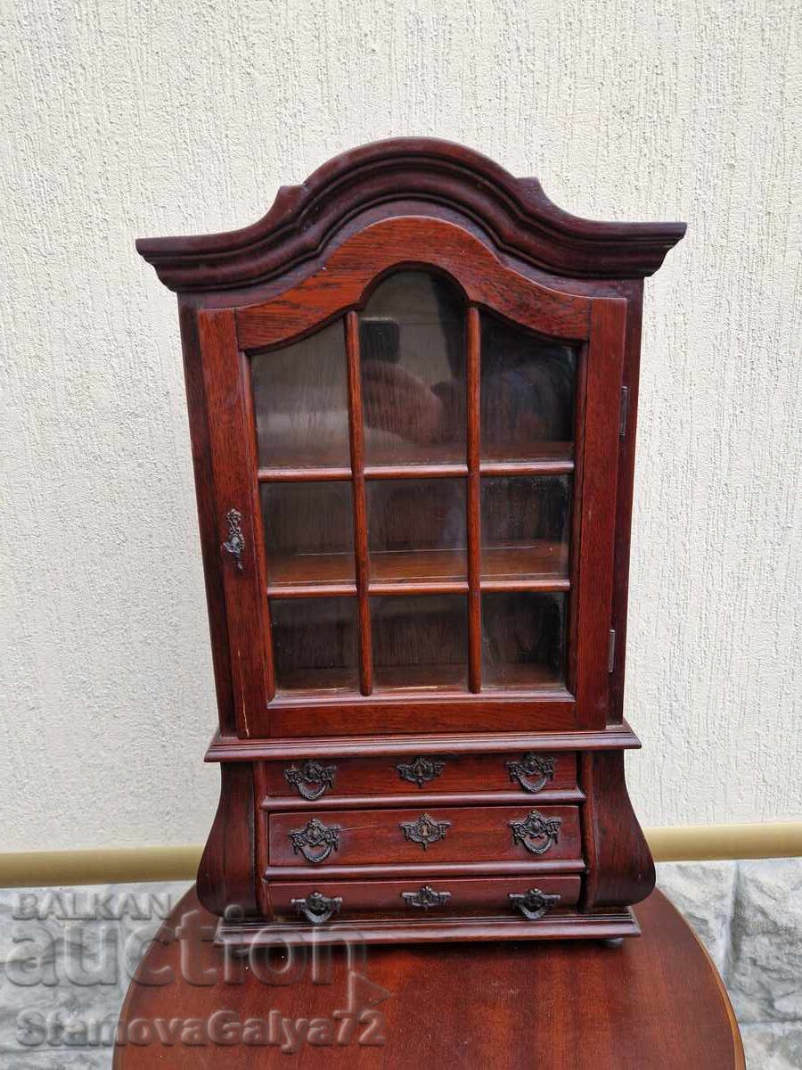 Уникална антикварна английска дървена витринка махагон с цена € 183.00 | 357.92 лв. Уникална антикварна английска дървена витринка махагон с цена € 183.00 | 357.92 лв.