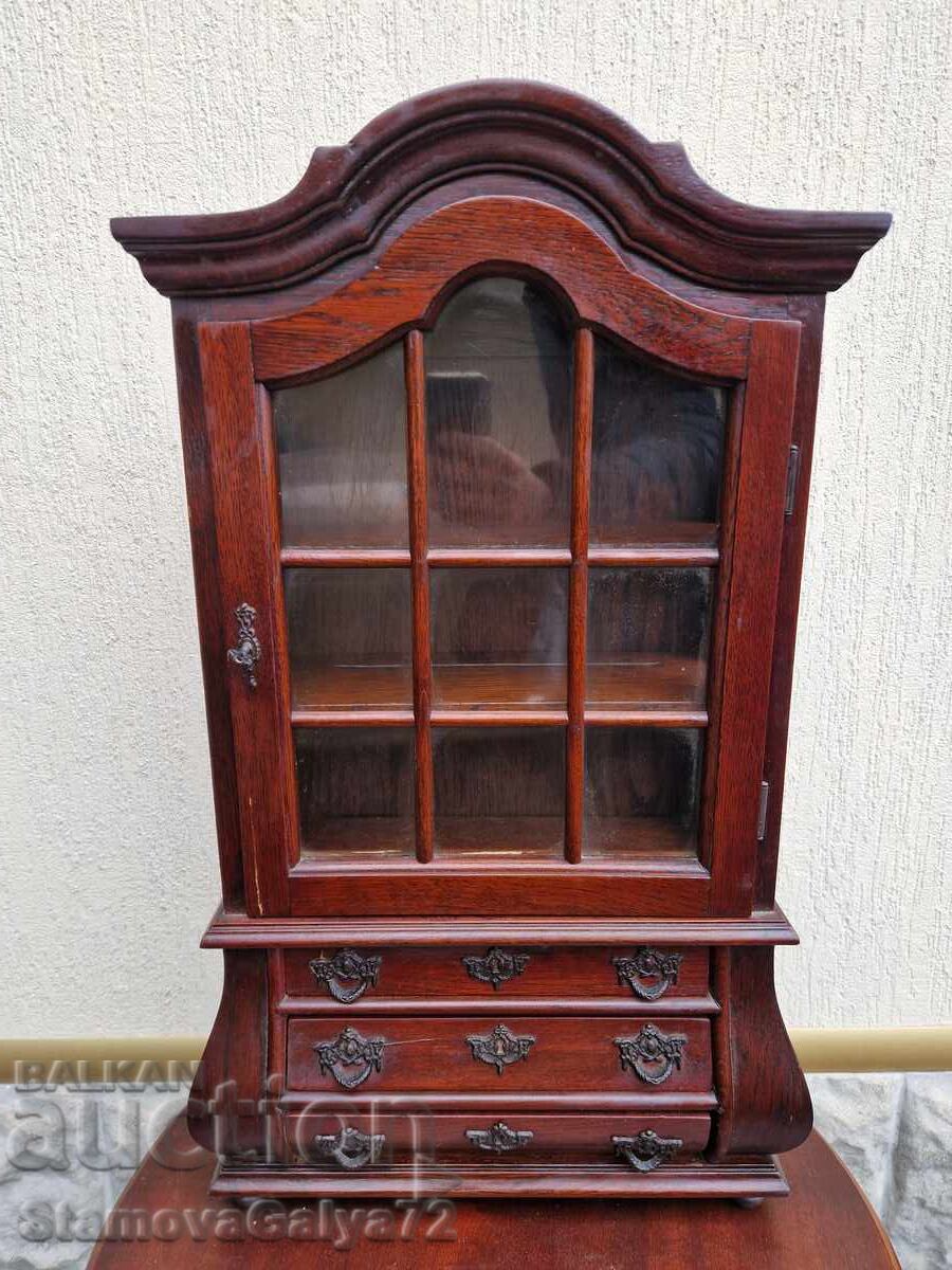 Аукцион Уникална антикварна английска дървена витринка махагон Аукцион Уникална антикварна английска дървена витринка махагон