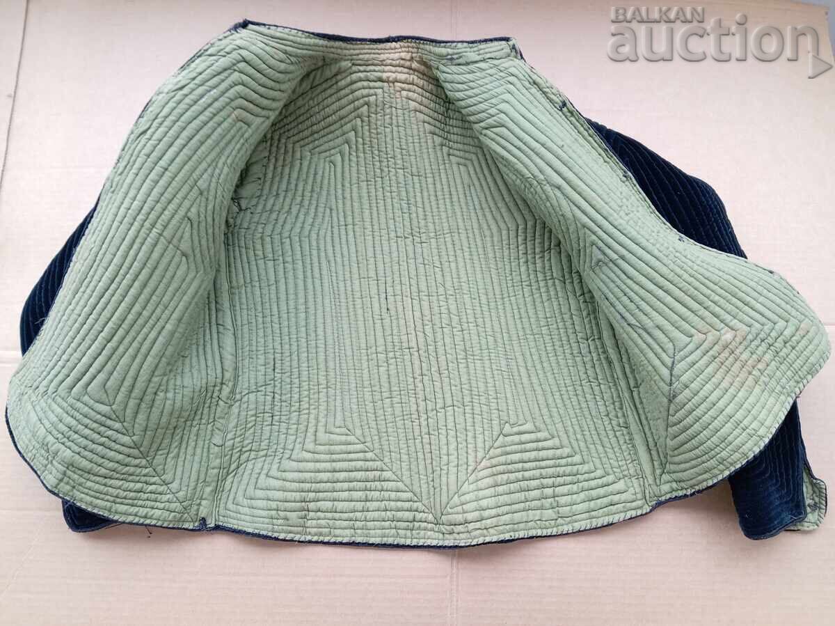 Женско дреха от кадифе антерия елек с ръкави носия с цена € 71.00 | 138.86 лв.