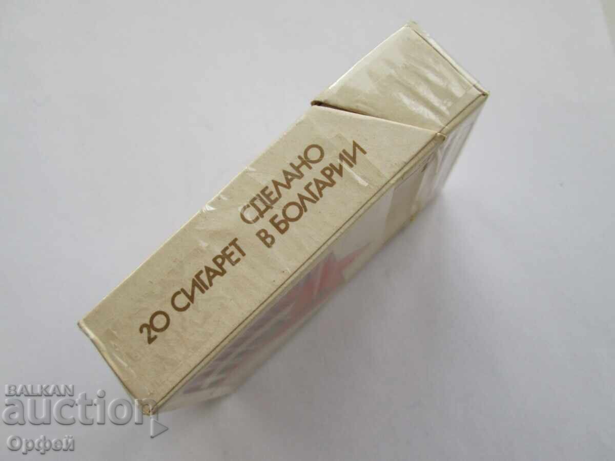 НРБ Соц много рядка стара кутия цигари за износ СССР с цена € 100.00 | 195.58 лв. НРБ Соц много рядка стара кутия цигари за износ СССР с цена € 100.00 | 195.58 лв.
